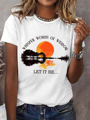 Damen-T-Shirt mit Gitarrenprint und dem Aufdruck „Whisper Words of Wisdom Let it Be“