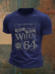 Retro-T-Shirt für Herren mit dem Aufdruck „Will You Still Need Me? Feed me when I'm 64“ der legendären Rockband – das perfekte Geschenk für Fans!