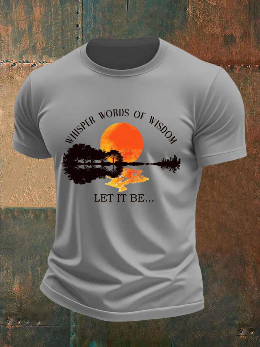Herren-T-Shirt mit Beatles-Gitarrenprint und dem Spruch „Whisper Words of Wisdom Let it Be“