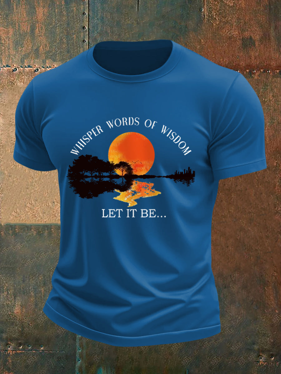 Herren-T-Shirt mit Beatles-Gitarrenprint und dem Spruch „Whisper Words of Wisdom Let it Be“