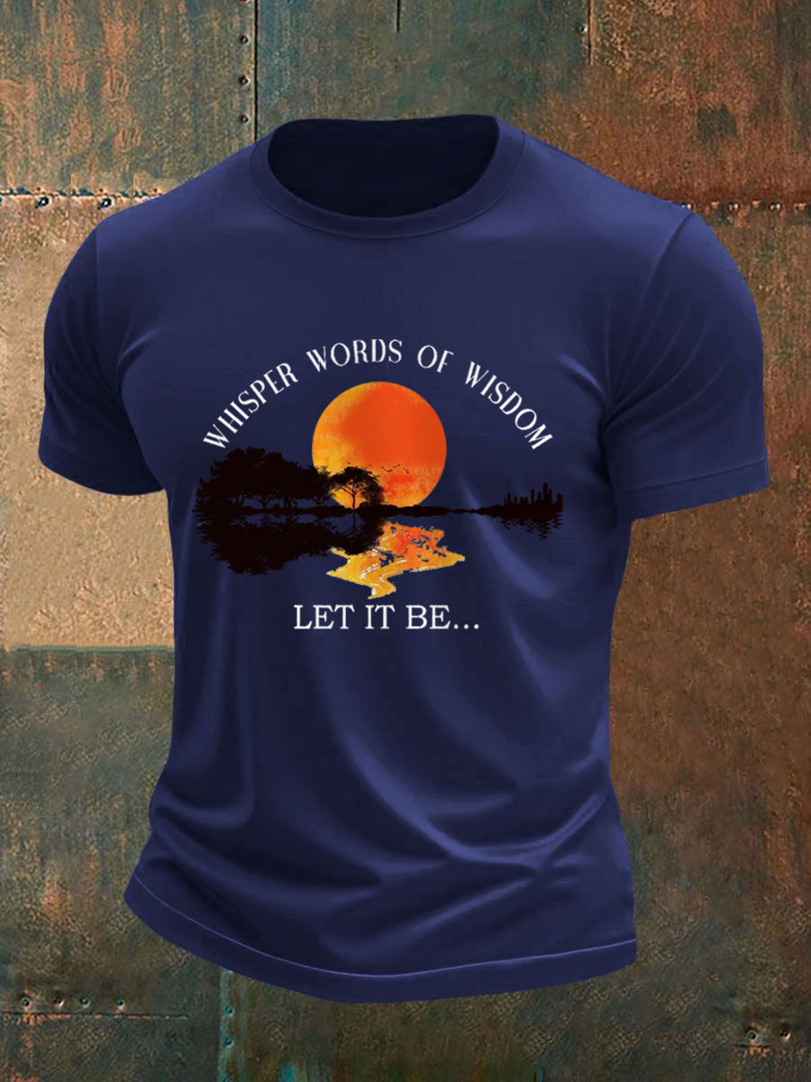 Herren-T-Shirt mit Beatles-Gitarrenprint und dem Spruch „Whisper Words of Wisdom Let it Be“