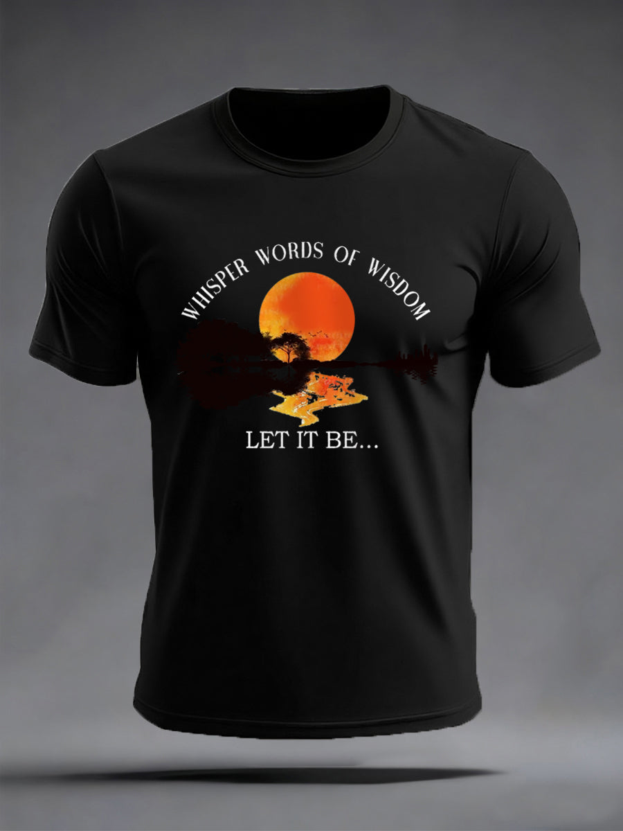 Herren-T-Shirt mit Beatles-Gitarrenprint und dem Spruch „Whisper Words of Wisdom Let it Be“