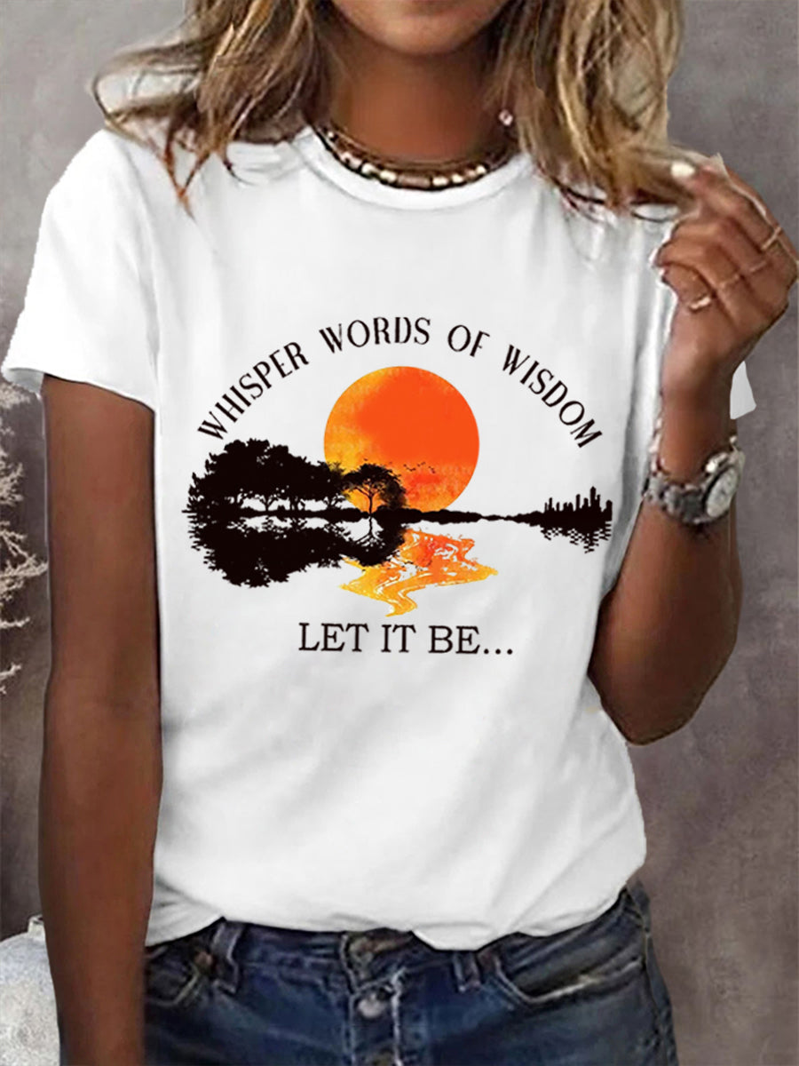 Damen-T-Shirt mit Gitarrenprint und dem Aufdruck „Whisper Words of Wisdom Let it Be“
