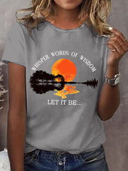 Damen-T-Shirt mit Gitarrenprint und dem Aufdruck „Whisper Words of Wisdom Let it Be“