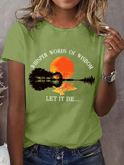 Damen-T-Shirt mit Gitarrenprint und dem Aufdruck „Whisper Words of Wisdom Let it Be“