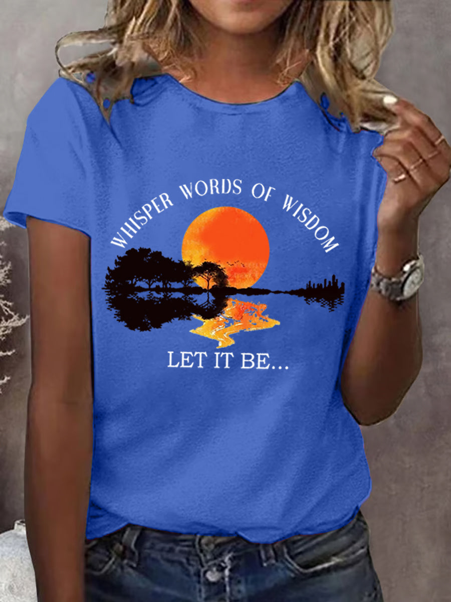 Damen-T-Shirt mit Gitarrenprint und dem Aufdruck „Whisper Words of Wisdom Let it Be“