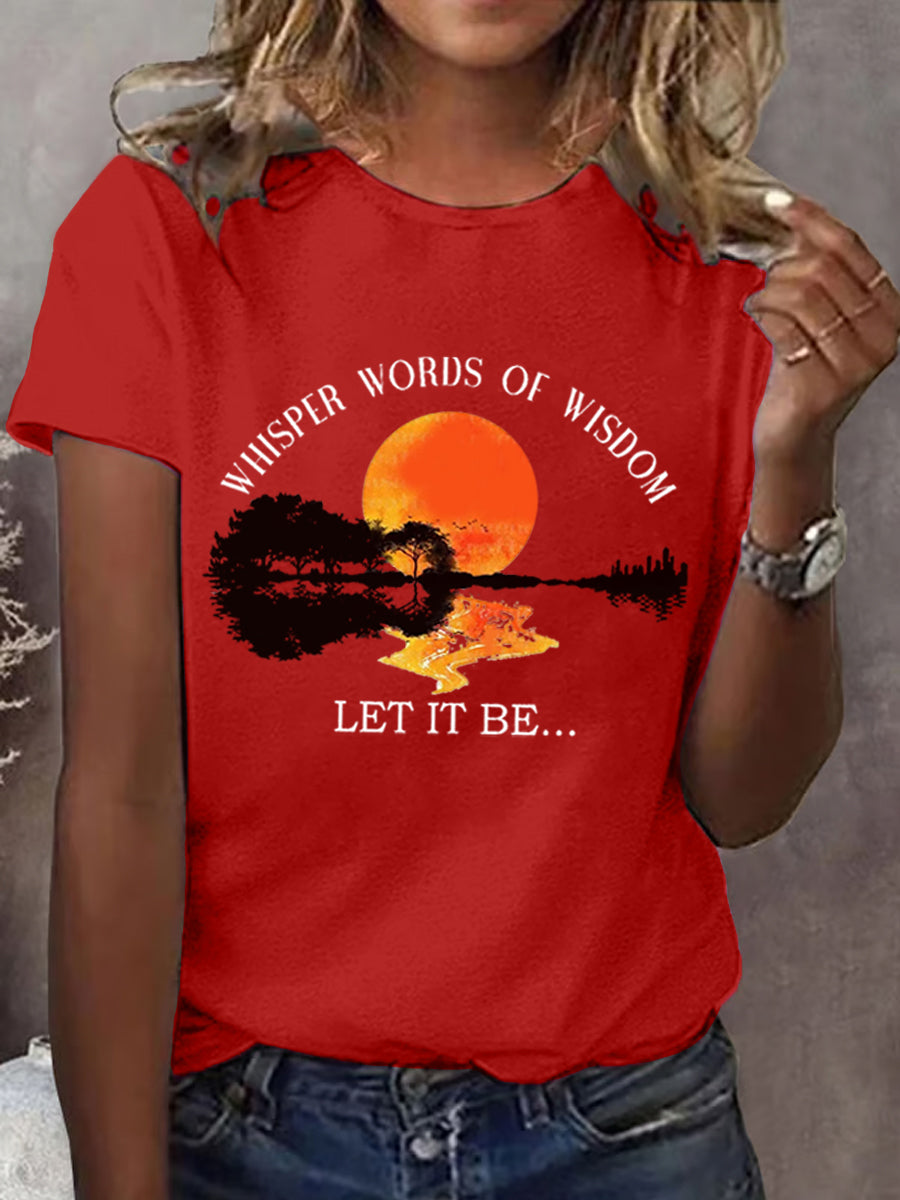 Damen-T-Shirt mit Gitarrenprint und dem Aufdruck „Whisper Words of Wisdom Let it Be“