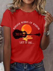 Damen-T-Shirt mit Gitarrenprint und dem Aufdruck „Whisper Words of Wisdom Let it Be“