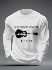 Retro-Langarmshirt für Herren mit Gitarrenprint und dem Aufdruck „Whisper Words Of Wisdom Let It Be“.